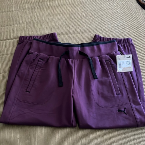 Puma sports cropped sweatpants. - Picture 4 of 9